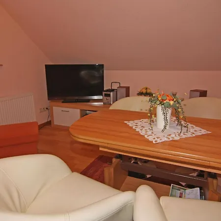 In With Balcony 公寓