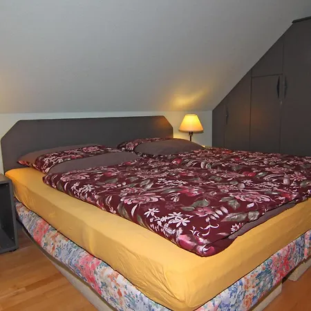 公寓 In With Balcony